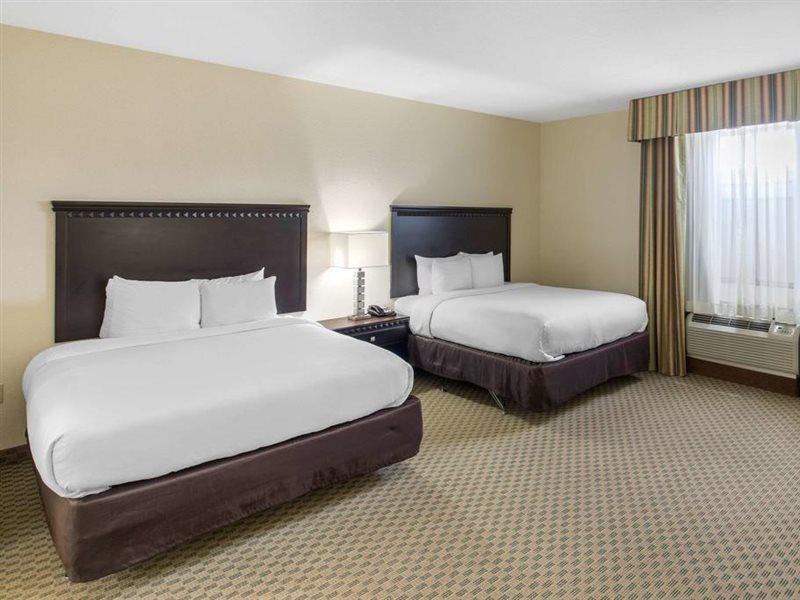 Fairfield By Marriott Inn & Suites Хилсборо Экстерьер фото