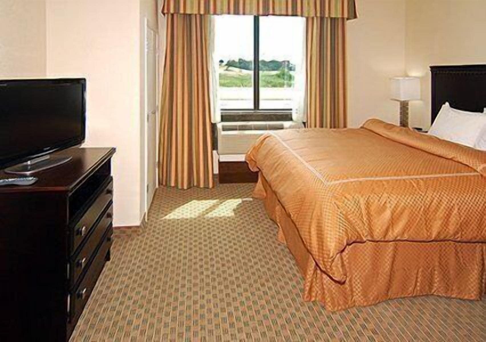 Fairfield By Marriott Inn & Suites Хилсборо Экстерьер фото
