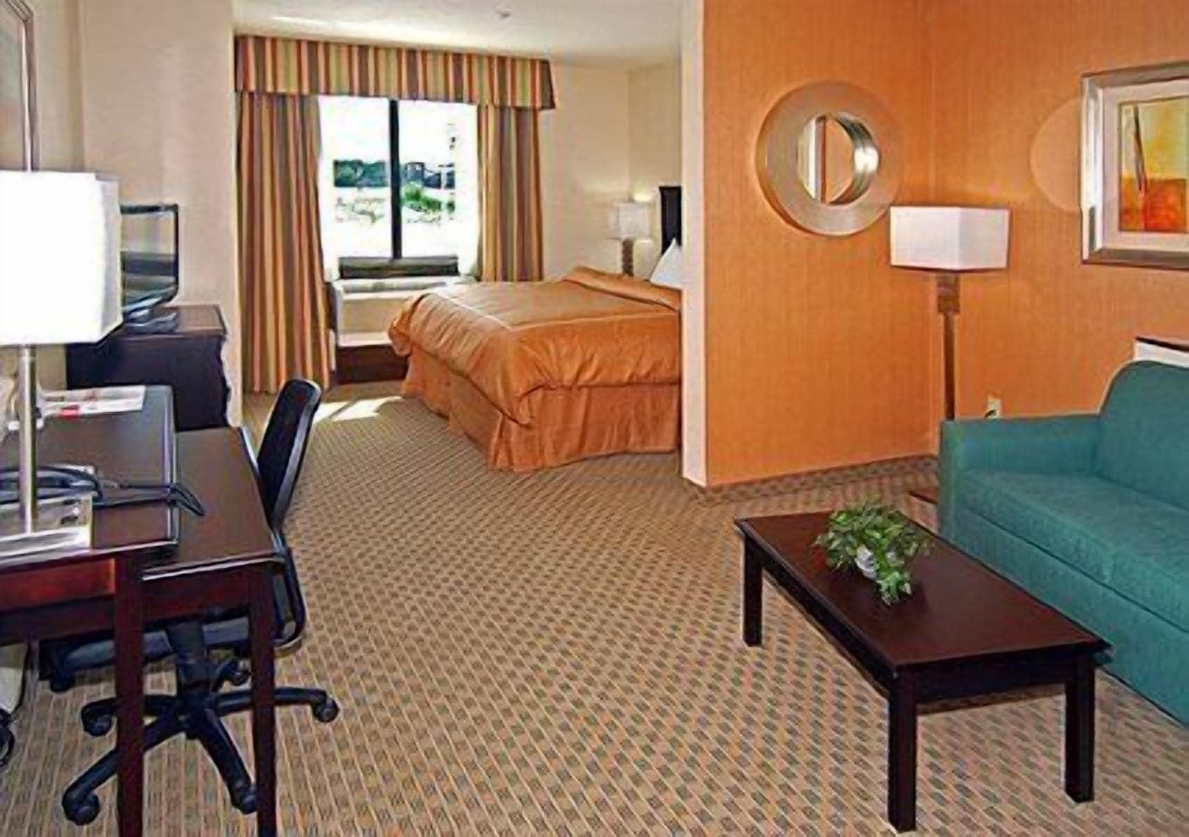 Fairfield By Marriott Inn & Suites Хилсборо Экстерьер фото