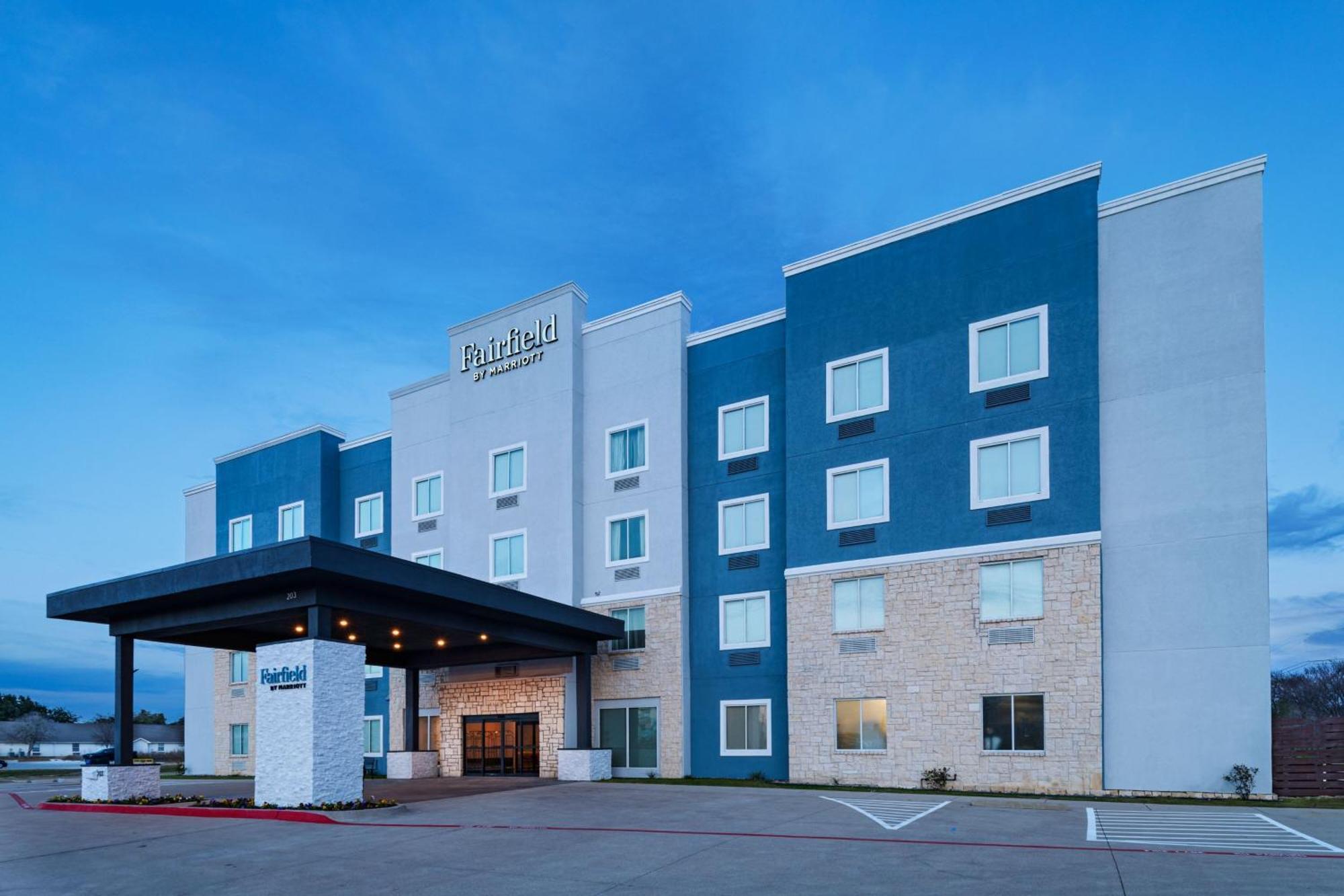 Fairfield By Marriott Inn & Suites Хилсборо Экстерьер фото